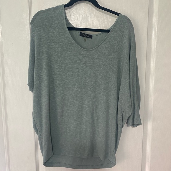 Laila Jayde Tops - Laila Jayde 3/4 sleeve dolman size large in green